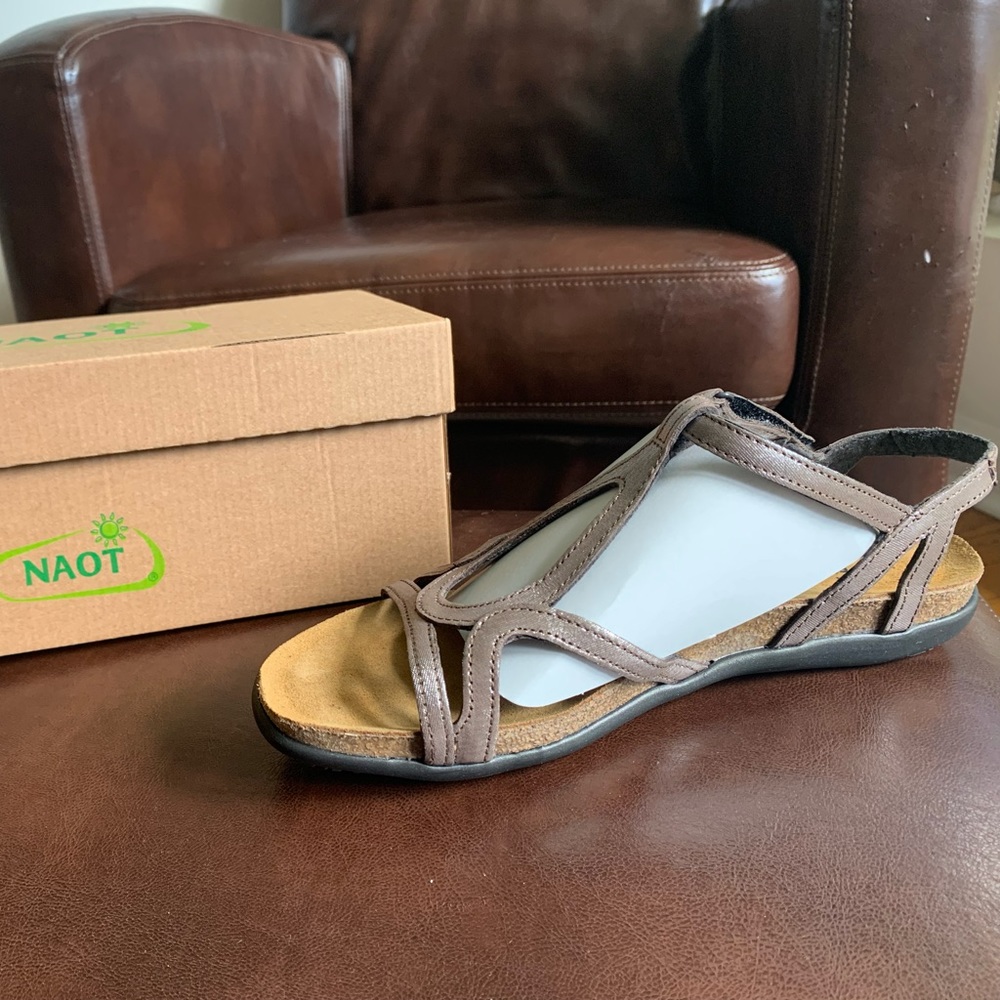 Women’s Naot Dorith Sandals. Size 39
